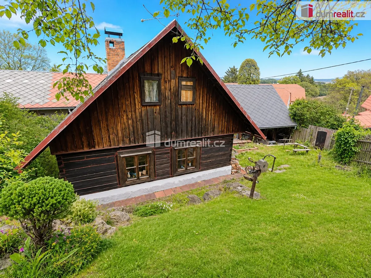 Prodej rodinného domu 222 m², pozemek 619 m²